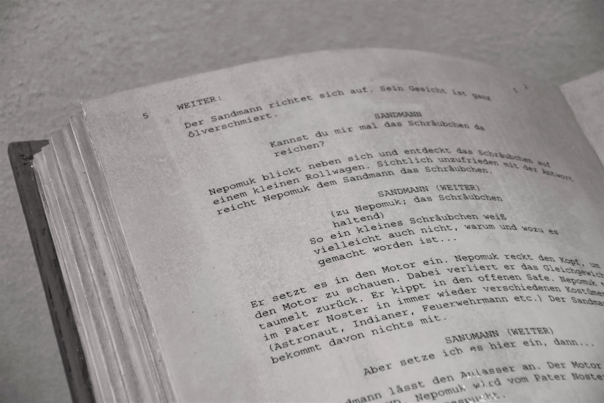 Large Language Models for Screenwriting