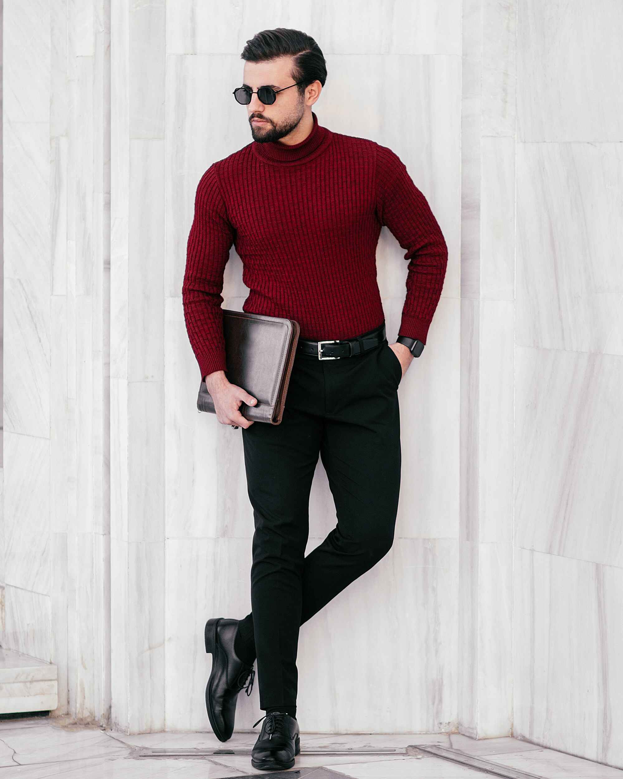 Pose reference for look 05